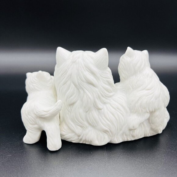 Vintage Cat Figurine Homco White Mamma and Kittens Laying Pose #1412 EUC - Picture 5 of 13